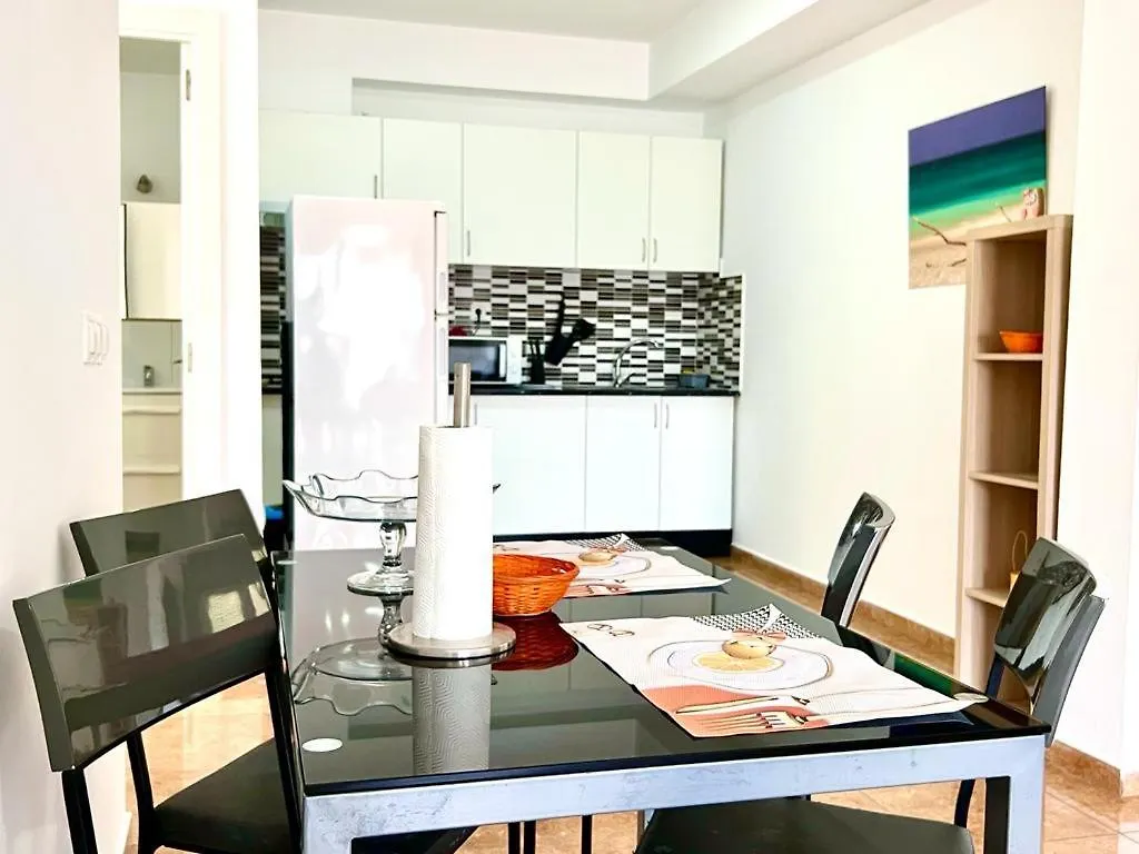 Franmay Apartments - 7 Modern Apartments Near The Beach & City, Perfect For Nomads, Travellers, Families, Watersports! Santa Maria