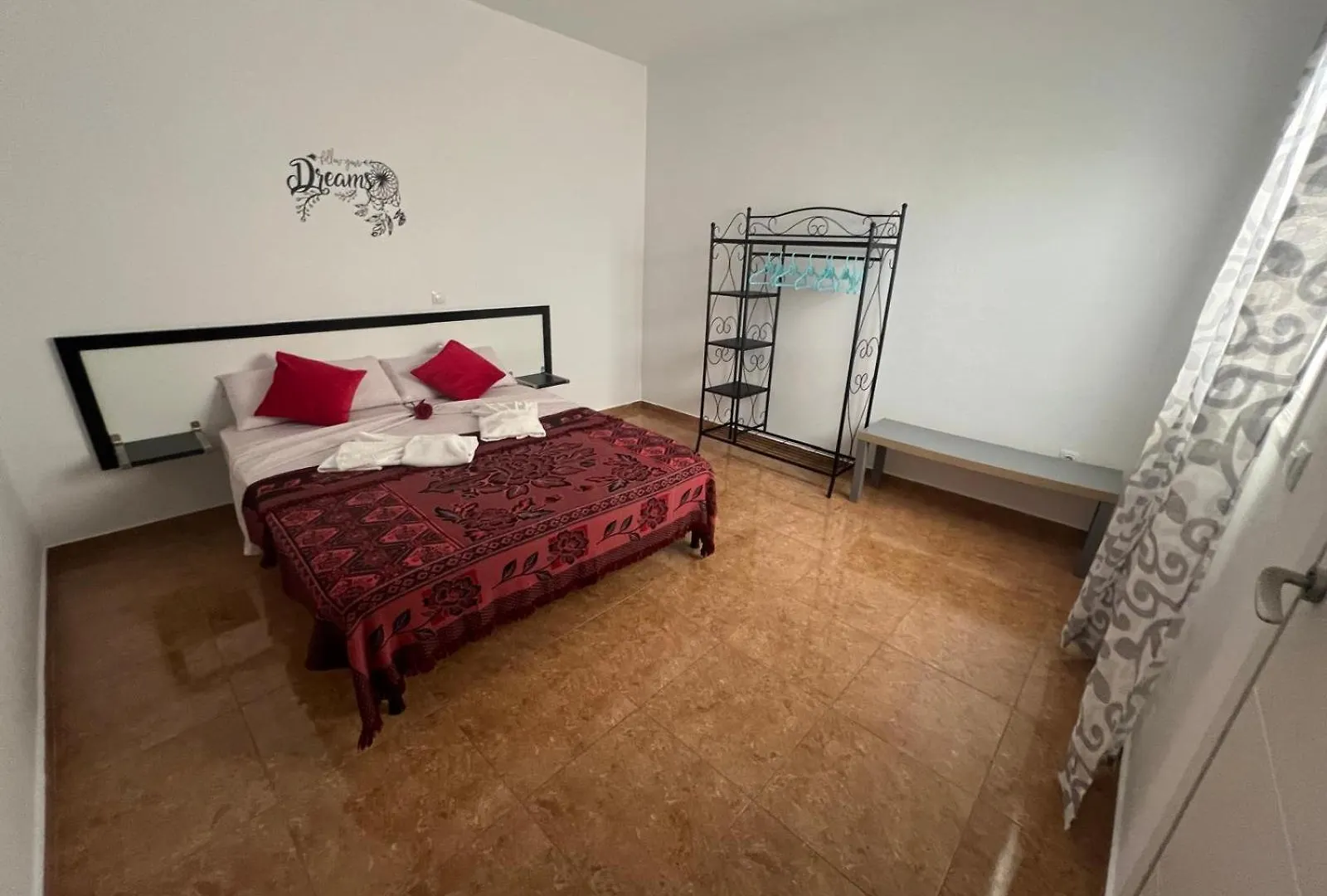 Franmay Apartments - 7 Modern Apartments Near The Beach & City, Perfect For Nomads, Travellers, Families, Watersports! Santa Maria
